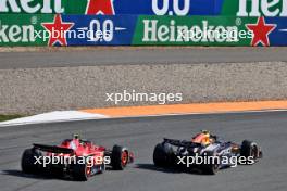 Sergio Perez (MEX) Red Bull Racing RB20 and Carlos Sainz Jr (ESP) Ferrari SF-24 battle for position. 25.08.2024. Formula 1 World Championship, Rd 15, Dutch Grand Prix, Zandvoort, Netherlands, Race Day.