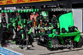 Zhou Guanyu (CHN) Sauber C44 makes a pit stop. 25.08.2024. Formula 1 World Championship, Rd 15, Dutch Grand Prix, Zandvoort, Netherlands, Race Day.