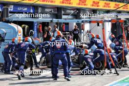 Alexander Albon (THA) Williams Racing FW46 makes a pit stop. 25.08.2024. Formula 1 World Championship, Rd 15, Dutch Grand Prix, Zandvoort, Netherlands, Race Day.