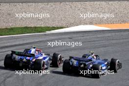 Yuki Tsunoda (JPN) RB VCARB 01 and Logan Sargeant (USA) Williams Racing FW46 battle for position. 25.08.2024. Formula 1 World Championship, Rd 15, Dutch Grand Prix, Zandvoort, Netherlands, Race Day.