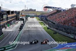 George Russell (GBR) Mercedes AMG F1 W15 and Oscar Piastri (AUS) McLaren MCL38 battle for position. 25.08.2024. Formula 1 World Championship, Rd 15, Dutch Grand Prix, Zandvoort, Netherlands, Race Day.