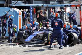 Alexander Albon (THA) Williams Racing FW46 makes a pit stop. 25.08.2024. Formula 1 World Championship, Rd 15, Dutch Grand Prix, Zandvoort, Netherlands, Race Day.