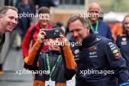 Christian Horner (GBR) Red Bull Racing Team Principal with fans. 24.08.2024. Formula 1 World Championship, Rd 15, Dutch Grand Prix, Zandvoort, Netherlands, Qualifying Day.