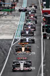 Nico Hulkenberg (GER) Haas VF-24 leads the queue in the pits.  24.08.2024. Formula 1 World Championship, Rd 15, Dutch Grand Prix, Zandvoort, Netherlands, Qualifying Day.