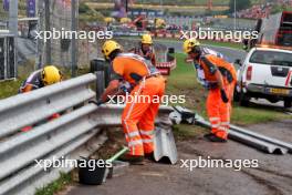 Barrier repairs on the circuit after Logan Sargeant (USA) Williams Racing crashed in the third practice session. 24.08.2024. Formula 1 World Championship, Rd 15, Dutch Grand Prix, Zandvoort, Netherlands, Qualifying Day.