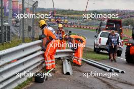 Barrier repairs on the circuit after Logan Sargeant (USA) Williams Racing crashed in the third practice session. 24.08.2024. Formula 1 World Championship, Rd 15, Dutch Grand Prix, Zandvoort, Netherlands, Qualifying Day.