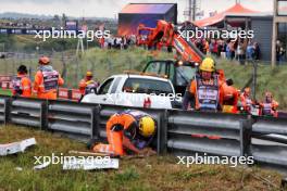 Barrier repairs on the circuit after Logan Sargeant (USA) Williams Racing crashed in the third practice session. 24.08.2024. Formula 1 World Championship, Rd 15, Dutch Grand Prix, Zandvoort, Netherlands, Qualifying Day.