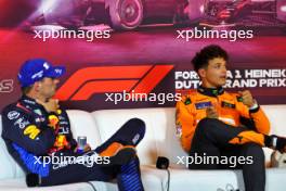 (L to R): Max Verstappen (NLD) Red Bull Racing and Lando Norris (GBR) McLaren in the post qualifying FIA Press Conference. 24.08.2024. Formula 1 World Championship, Rd 15, Dutch Grand Prix, Zandvoort, Netherlands, Qualifying Day.