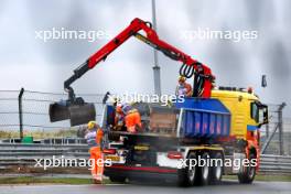 Barrier repairs on the circuit after Logan Sargeant (USA) Williams Racing crashed in the third practice session. 24.08.2024. Formula 1 World Championship, Rd 15, Dutch Grand Prix, Zandvoort, Netherlands, Qualifying Day.