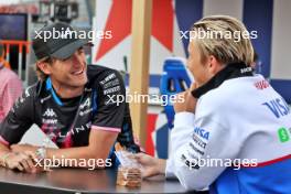 (L to R): Jack Doohan (AUS) Alpine F1 Team Reserve Driver with Liam Lawson (NZL) RB Reserve Driver. 25.08.2024. Formula 1 World Championship, Rd 15, Dutch Grand Prix, Zandvoort, Netherlands, Race Day.