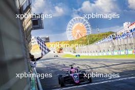 Race winner Abbi Pulling (GBR) Rodin Motorsport takes the chequered flag at the end of the race. 25.08.2024. FIA Formula Academy, Rd 4, Race 1, Zandvoort, Netherlands, Sunday.