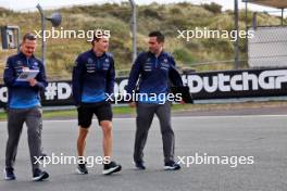 Logan Sargeant (USA) Williams Racing walks the circuit with the team. 22.08.2024. Formula 1 World Championship, Rd 15, Dutch Grand Prix, Zandvoort, Netherlands, Preparation Day.