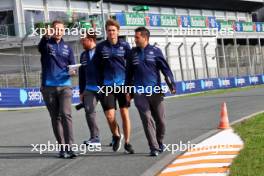 Logan Sargeant (USA) Williams Racing walks the circuit with the team. 22.08.2024. Formula 1 World Championship, Rd 15, Dutch Grand Prix, Zandvoort, Netherlands, Preparation Day.