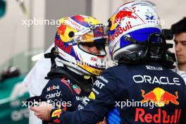 (L to R): Sergio Perez (MEX) Red Bull Racing with team mate and pole sitter Max Verstappen (NLD) Red Bull Racing in qualifying parc ferme. 08.03.2024. Formula 1 World Championship, Rd 2, Saudi Arabian Grand Prix, Jeddah, Saudi Arabia, Qualifying Day.