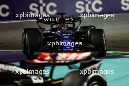 Alexander Albon (THA) Williams Racing FW46 runs wide. 09.03.2024. Formula 1 World Championship, Rd 2, Saudi Arabian Grand Prix, Jeddah, Saudi Arabia, Race Day.