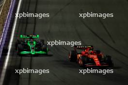 (L to R): Zhou Guanyu (CHN) Sauber C44 and Oliver Bearman (GBR) Ferrari SF-24 Reserve Driver battle for position. 09.03.2024. Formula 1 World Championship, Rd 2, Saudi Arabian Grand Prix, Jeddah, Saudi Arabia, Race Day.