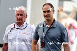 Oliver Mintzlaff (GER) Red Bull Managing Director (Right) with Dr Helmut Marko (AUT) Red Bull Motorsport Consultant. 09.03.2024. Formula 1 World Championship, Rd 2, Saudi Arabian Grand Prix, Jeddah, Saudi Arabia, Race Day.