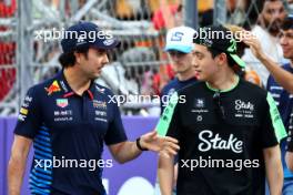 (L to R): Sergio Perez (MEX) Red Bull Racing and Zhou Guanyu (CHN) Sauber on the drivers' parade. 09.03.2024. Formula 1 World Championship, Rd 2, Saudi Arabian Grand Prix, Jeddah, Saudi Arabia, Race Day.