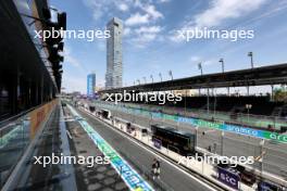 Circuit atmosphere - pit lane. 06.03.2024. Formula 1 World Championship, Rd 2, Saudi Arabian Grand Prix, Jeddah, Saudi Arabia, Preparation Day.