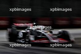 Kevin Magnussen (DEN) Haas VF-24. 20.09.2024. Formula 1 World Championship, Rd 18, Singapore Grand Prix, Marina Bay Street Circuit, Singapore, Practice Day.