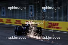 Franco Colapinto (ARG) Williams Racing FW46 sends sparks flying. 20.09.2024. Formula 1 World Championship, Rd 18, Singapore Grand Prix, Marina Bay Street Circuit, Singapore, Practice Day.