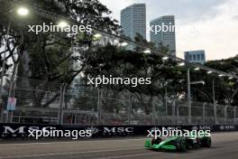 Zhou Guanyu (CHN) Sauber C44. 20.09.2024. Formula 1 World Championship, Rd 18, Singapore Grand Prix, Marina Bay Street Circuit, Singapore, Practice Day.