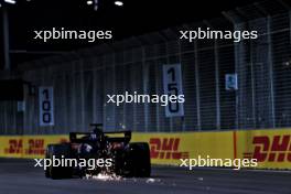 Alexander Albon (THA) Williams Racing FW46 sends sparks flying. 20.09.2024. Formula 1 World Championship, Rd 18, Singapore Grand Prix, Marina Bay Street Circuit, Singapore, Practice Day.