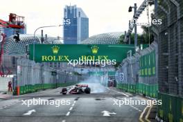 Nico Hulkenberg (GER) Haas VF-24 locks up under braking. 20.09.2024. Formula 1 World Championship, Rd 18, Singapore Grand Prix, Marina Bay Street Circuit, Singapore, Practice Day.