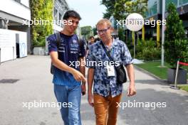 (L to R): Alexander Albon (THA) Williams Racing with his father Nigel Albon (GBR). 20.09.2024. Formula 1 World Championship, Rd 18, Singapore Grand Prix, Marina Bay Street Circuit, Singapore, Practice Day.