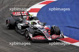 Nico Hulkenberg (GER) Haas VF-24. 20.09.2024. Formula 1 World Championship, Rd 18, Singapore Grand Prix, Marina Bay Street Circuit, Singapore, Practice Day.