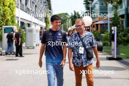 (L to R): Alexander Albon (THA) Williams Racing with his father Nigel Albon (GBR). 20.09.2024. Formula 1 World Championship, Rd 18, Singapore Grand Prix, Marina Bay Street Circuit, Singapore, Practice Day.