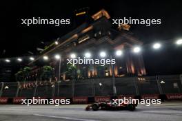 Oscar Piastri (AUS) McLaren MCL38. 20.09.2024. Formula 1 World Championship, Rd 18, Singapore Grand Prix, Marina Bay Street Circuit, Singapore, Practice Day.