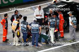 Circuit atmosphere - Niels Wittich (GER) FIA F1 Race Director oversees a manhole cover repair. 20.09.2024. Formula 1 World Championship, Rd 18, Singapore Grand Prix, Marina Bay Street Circuit, Singapore, Practice Day.