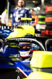 Franco Colapinto (ARG) Williams Racing FW46 on the grid. 22.09.2024. Formula 1 World Championship, Rd 18, Singapore Grand Prix, Marina Bay Street Circuit, Singapore, Race Day.