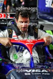 Daniel Ricciardo (AUS) RB VCARB 01 on the grid. 22.09.2024. Formula 1 World Championship, Rd 18, Singapore Grand Prix, Marina Bay Street Circuit, Singapore, Race Day.