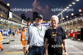 (L to R): Joe Saward (GBR) Journalist with David Tremayne (GBR) Journalist. 22.09.2024. Formula 1 World Championship, Rd 18, Singapore Grand Prix, Marina Bay Street Circuit, Singapore, Race Day.