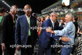 (L to R): Paul Kagame (RWA) President of Rwanda on the grid with Stefano Domenicali (ITA) Formula One President and CEO; and Mick Doohan (AUS). 22.09.2024. Formula 1 World Championship, Rd 18, Singapore Grand Prix, Marina Bay Street Circuit, Singapore, Race Day.