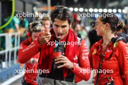 Carlos Sainz Jr (ESP) Ferrari on the grid. 22.09.2024. Formula 1 World Championship, Rd 18, Singapore Grand Prix, Marina Bay Street Circuit, Singapore, Race Day.