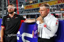 Kevin Magnussen (DEN) Haas F1 Team on the grid. 22.09.2024. Formula 1 World Championship, Rd 18, Singapore Grand Prix, Marina Bay Street Circuit, Singapore, Race Day.