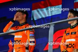 (L to R): Race winner Lando Norris (GBR) McLaren celebrates on the podium alongside team mate Oscar Piastri (AUS) McLaren. 22.09.2024. Formula 1 World Championship, Rd 18, Singapore Grand Prix, Marina Bay Street Circuit, Singapore, Race Day.