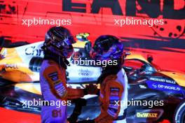 Race winner Lando Norris (GBR) McLaren celebrates in parc ferme with team mate Oscar Piastri (AUS) McLaren. 22.09.2024. Formula 1 World Championship, Rd 18, Singapore Grand Prix, Marina Bay Street Circuit, Singapore, Race Day.