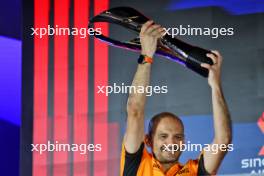 Paul Barnes (GBR) McLaren Director of Support and Logistics celebrates on the podium. 22.09.2024. Formula 1 World Championship, Rd 18, Singapore Grand Prix, Marina Bay Street Circuit, Singapore, Race Day.