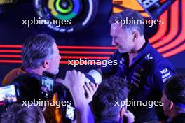 (L to R): Zak Brown (USA) McLaren Executive Director with Christian Horner (GBR) Red Bull Racing Team Principal in parc ferme. 22.09.2024. Formula 1 World Championship, Rd 18, Singapore Grand Prix, Marina Bay Street Circuit, Singapore, Race Day.