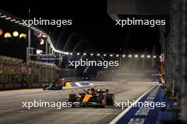 Race winner Lando Norris (GBR) McLaren MCL38 takes the chequered flag at the end of the race. 22.09.2024. Formula 1 World Championship, Rd 18, Singapore Grand Prix, Marina Bay Street Circuit, Singapore, Race Day.