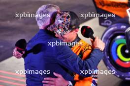 Race winner Lando Norris (GBR) McLaren with David Coulthard (GBR) Channel 4 F1 Commentator in parc ferme. 22.09.2024. Formula 1 World Championship, Rd 18, Singapore Grand Prix, Marina Bay Street Circuit, Singapore, Race Day.