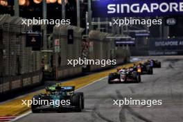 Fernando Alonso (ESP) Aston Martin F1 Team AMR24. 22.09.2024. Formula 1 World Championship, Rd 18, Singapore Grand Prix, Marina Bay Street Circuit, Singapore, Race Day.