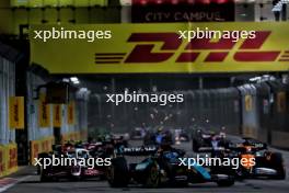 George Russell (GBR) Mercedes AMG F1 W15 at the start of the race. 22.09.2024. Formula 1 World Championship, Rd 18, Singapore Grand Prix, Marina Bay Street Circuit, Singapore, Race Day.