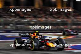 Sergio Perez (MEX) Red Bull Racing RB20. 22.09.2024. Formula 1 World Championship, Rd 18, Singapore Grand Prix, Marina Bay Street Circuit, Singapore, Race Day.