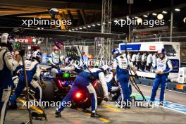 Daniel Ricciardo (AUS) RB VCARB 01 makes a pit stop. 22.09.2024. Formula 1 World Championship, Rd 18, Singapore Grand Prix, Marina Bay Street Circuit, Singapore, Race Day.