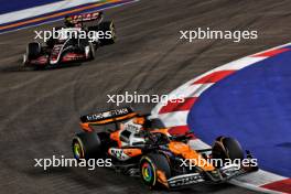 Oscar Piastri (AUS) McLaren MCL38. 22.09.2024. Formula 1 World Championship, Rd 18, Singapore Grand Prix, Marina Bay Street Circuit, Singapore, Race Day.